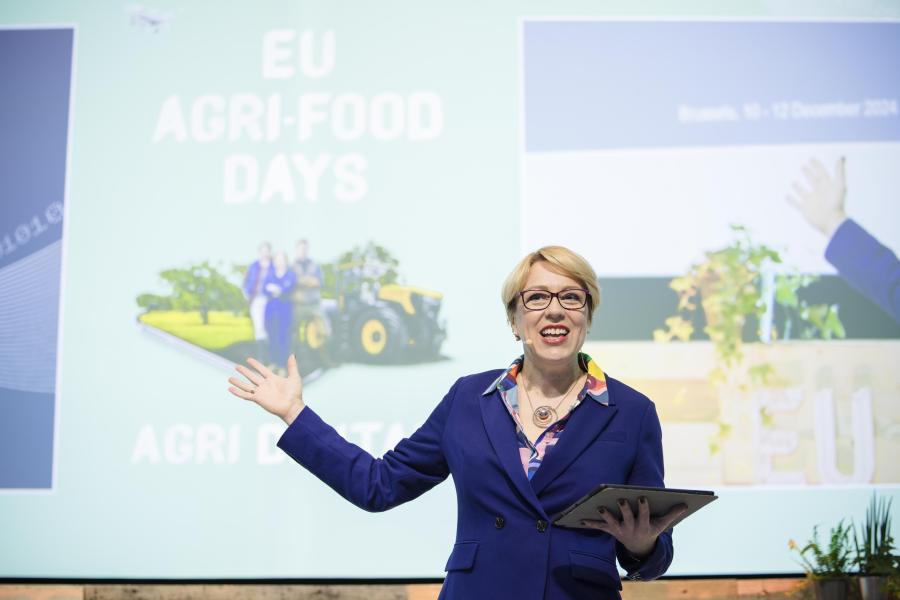 Sasha Twining presenting Agri-Food Days